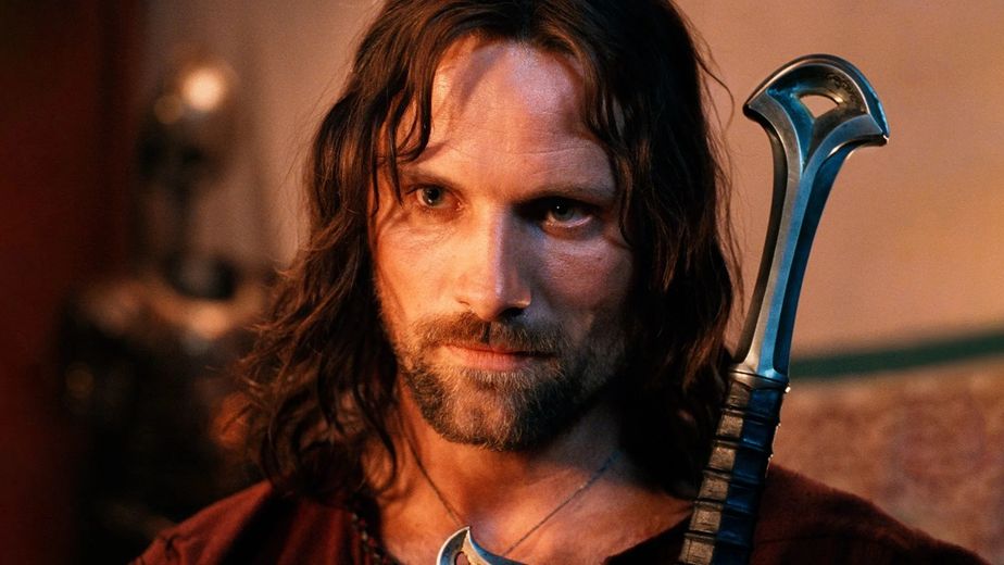 Viggo Mortensen interpretó a Aragorn en la trilogía original, convirtiéndose en una figura icónica para los fans.