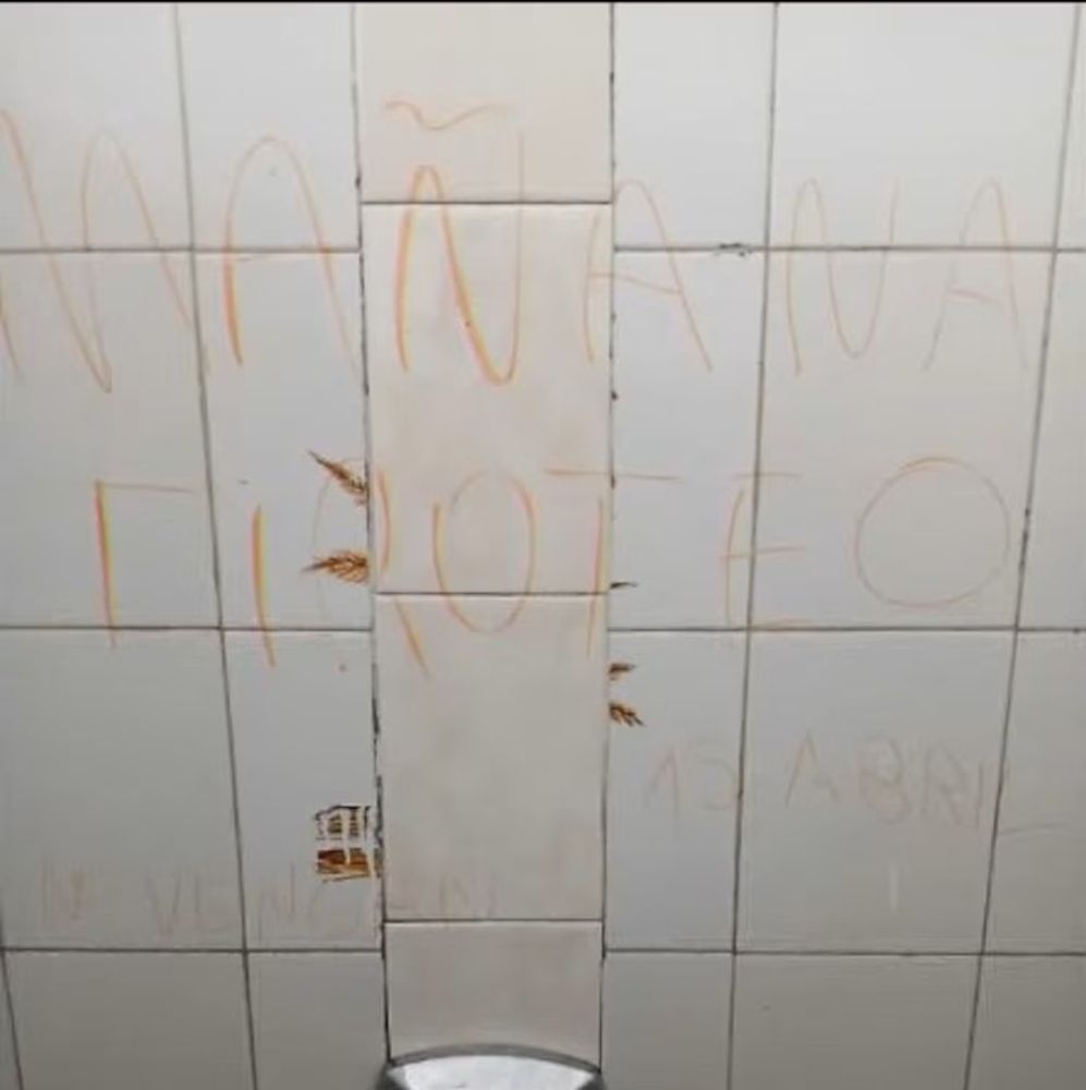 Las amenazas que aparecieron en varios colegios del país estarían vinculados a un reto de TikTok.