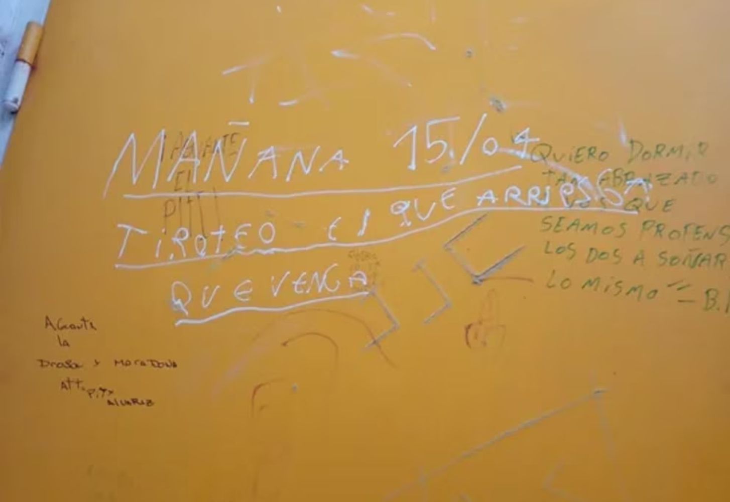 Las amenazas que aparecieron en varios colegios del país estarían vinculados a un reto de TikTok.