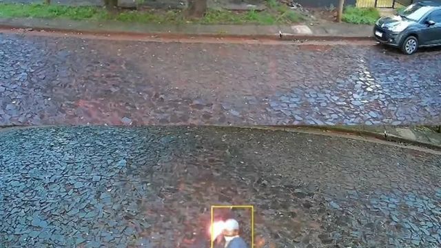 Buscan a dos hombres por intentar incendiar un auto con una molotov en Posadas.