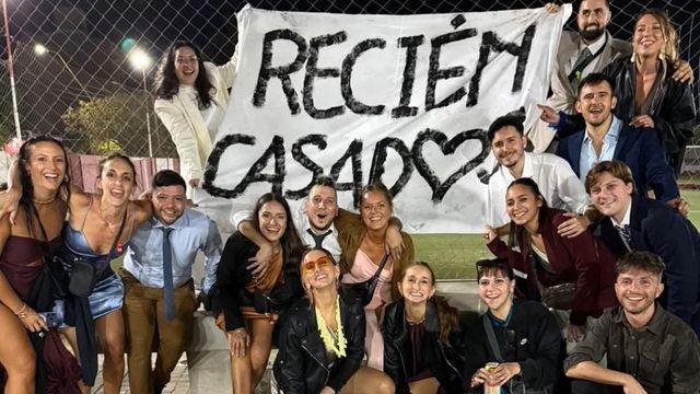 Pareja santafesina recién casada festejó en un recital de Tan Biónica
