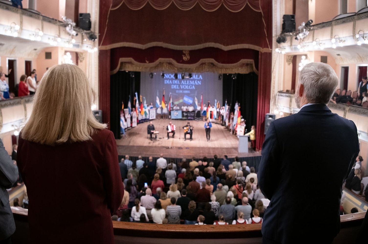 Paraná celebró el Día del Inmigrante Alemán del Volga con una Noche de Gala en el Teatro 3 de Febrero.