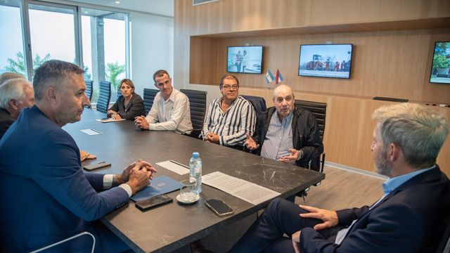 Frigerio recibió al sector avícola y analizan un proyecto para potenciar la producción en Entre Ríos.