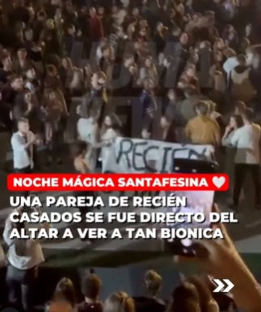 Pareja santafesina recién casada festejó en un recital de Tan Biónica. Gentileza Humannews.