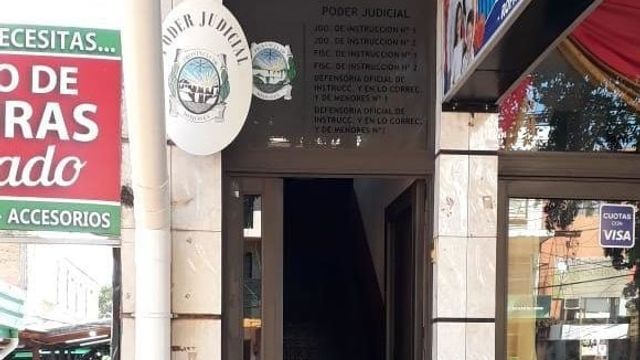 Ordenan la detención de un ex candidato a concejal de Eldorado por incumplir restricciones judiciales.