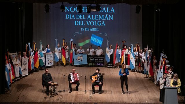 Paraná celebró el Día del Inmigrante Alemán del Volga con una Noche de Gala en el Teatro 3 de Febrero.