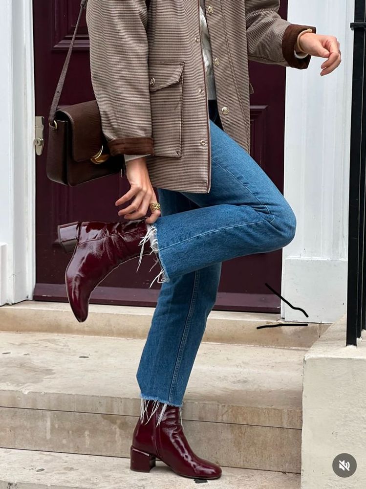 El color cherry se posiciona como uno de los tonos tendencia del invierno 2026 y con este método se puede conseguir sin comprar nuevas botas.
