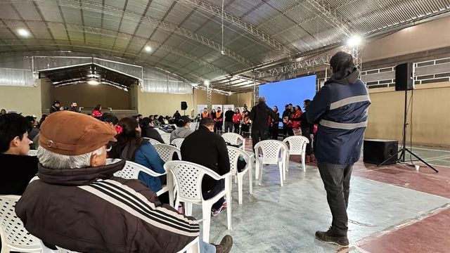 La actividad permitió escuchar inquietudes de vecinos de Antofagasta de la Sierra sobre ambiente, empleo, fideicomiso minero e impacto social.
