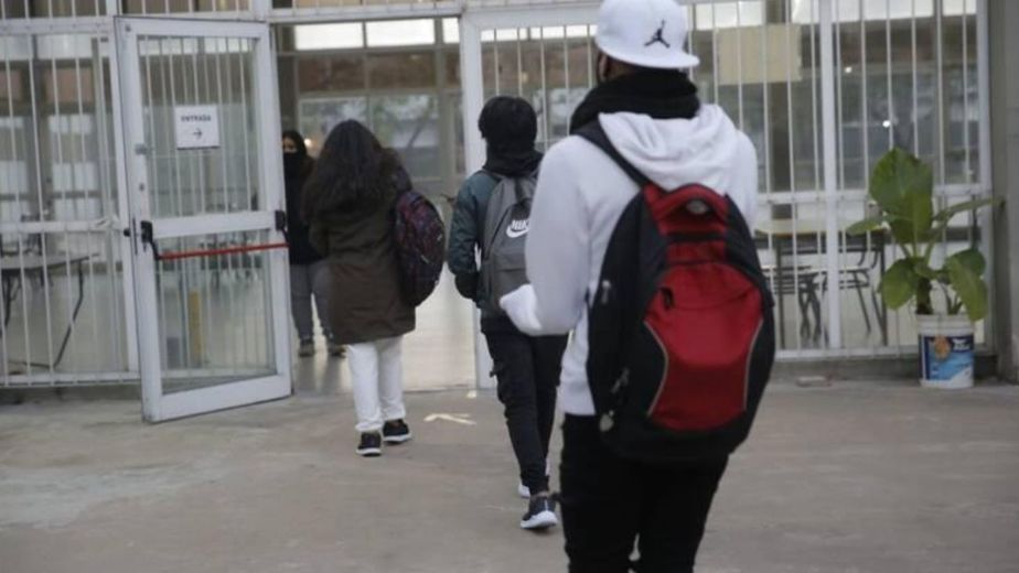 Impactante ataque en San Martín: una estudiante apuñaló a un compañero antes de ingresar a clases