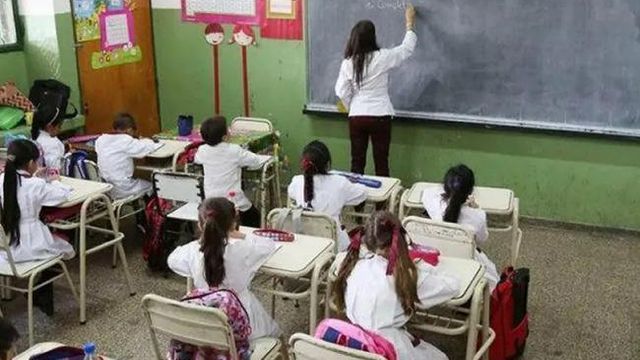 El decreto firmado este 15 de abril establece medidas de prevención, control y castigo ante amenazas, disturbios y hechos de violencia en escuelas públicas y privadas.
