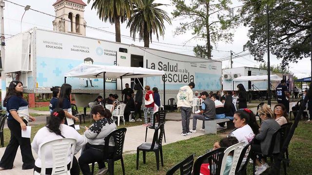 El Hospital Móvil acercó especialidades y prevención a Santa Rosa de Leales.