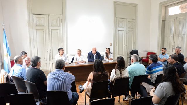 Proveedores y funcionarios analizaron cómo mejorar la calidad alimentaria en escuelas bajo la órbita del Ministerio de Desarrollo Social.