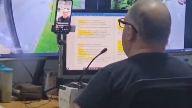 Hacía videos en TikTok mientras trabajaba en seguridad