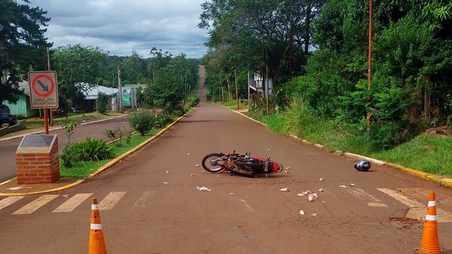 Motociclista atropelló a una mujer que cruzaba por la senda peatonal en General Alvear.