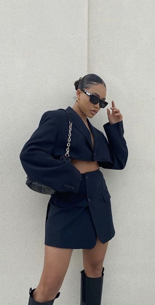 Cómo reciclar un blazer viejo y transformarlo en un conjunto canchero de top y pollera en tendencia