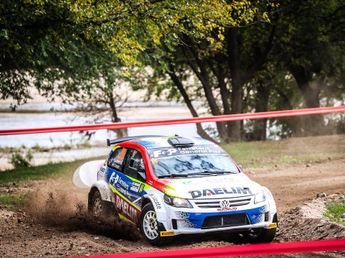 Tremendo accidente de Guillermo Ambrosio y Francisco Furnari que los dejó afuera del Rally de Mina Clavero