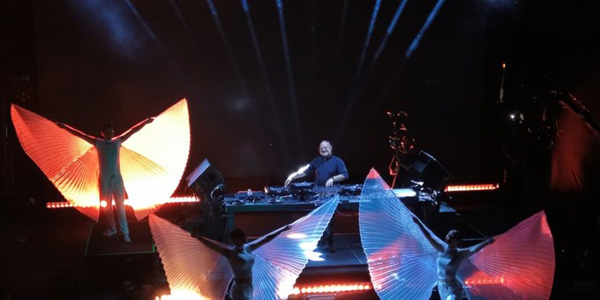 El cura DJ en Plaza de Mayo, por el papa Francisco.