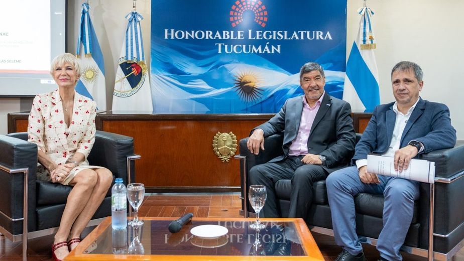 La Legislatura distinguió a Catalina Lonac por su aporte a la educación