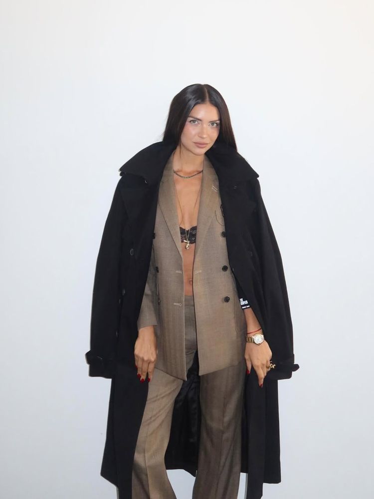 Zaira Nara apostó por el match perfecto y marcó tendencia con un look sastrero y zapatillas