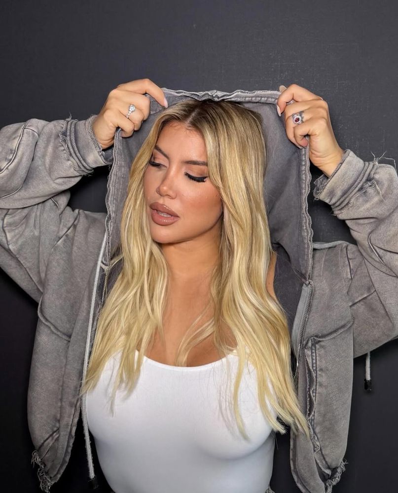 Wanda Nara reapareció con un look total denim y marcó la tendencia de la temporada de otoño
