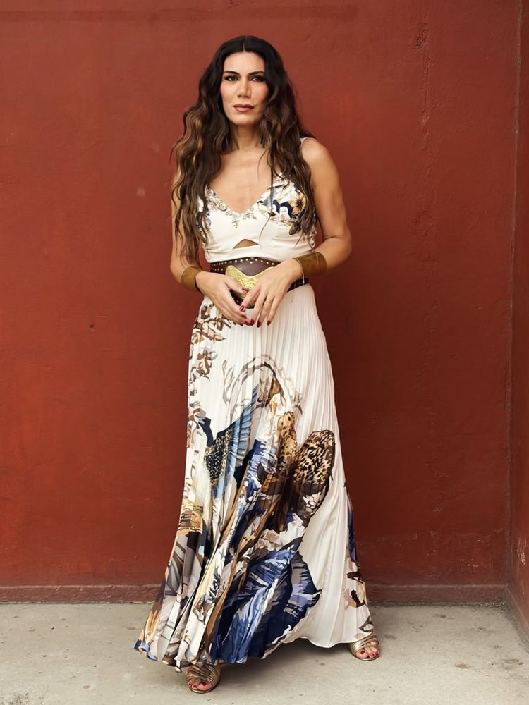 Flor de la V posó con un vestido ultra sofisticado y marcó tendencia con el estampado de la temporada