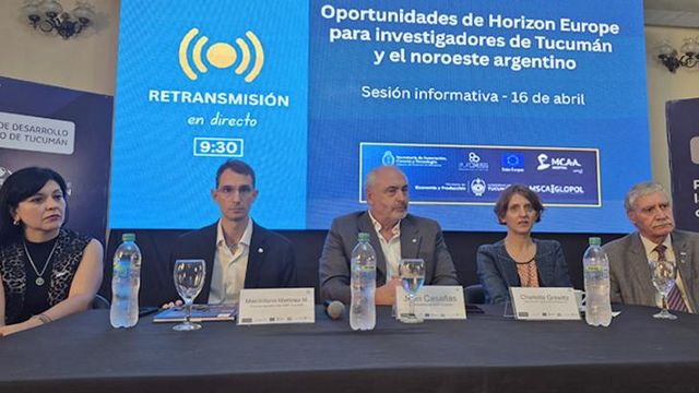 Además de las exposiciones y talleres, durante la apertura se entregó la Guía de la Oferta Exportable de Tucumán a la representante de Euraxess LAC.
