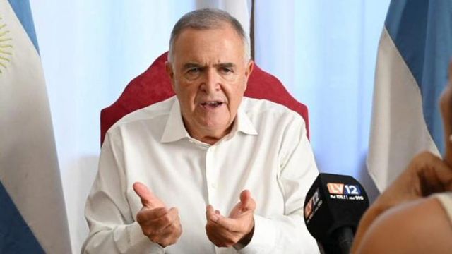 Casos recientes con armas en escuelas impulsaron una normativa que incluye expulsiones, responsabilidad de padres y posibles sanciones a instituciones.