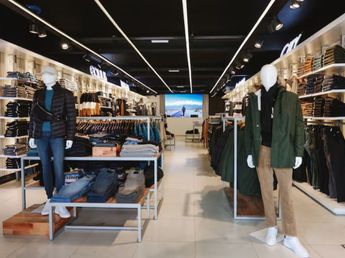 Una reconocida marca de indumentaria argentina lanza una estrategia para vender más barato que las internacionales
