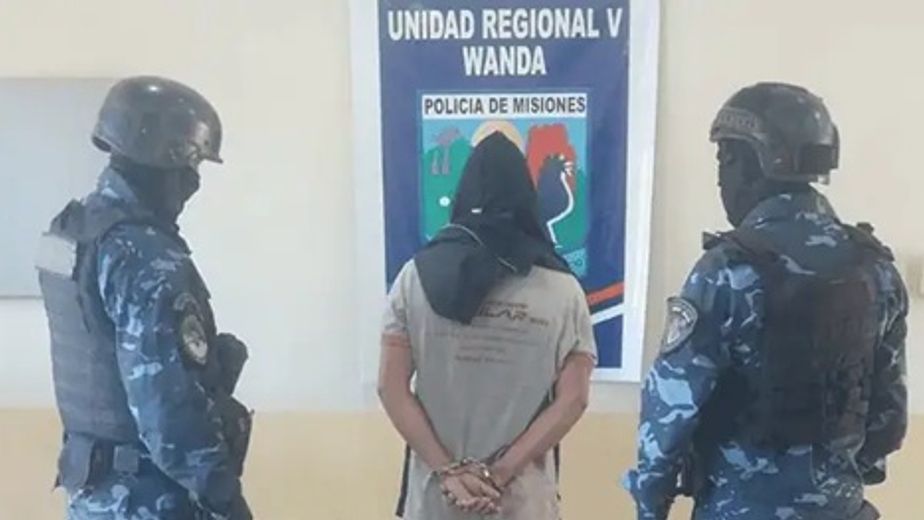 Wanda: allanamientos por robo armado en ruta provincial, hay un detenido y un menor demorado.