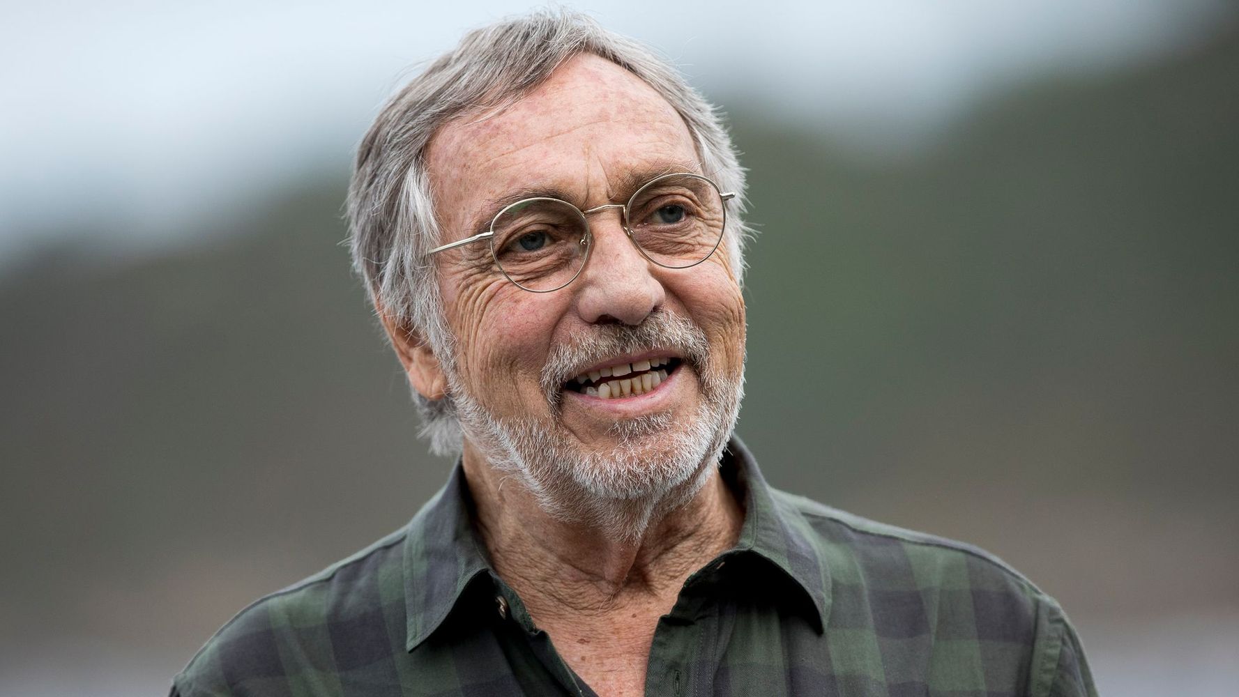 Luis Brandoni, una figura central de la cultura argentina que dejó su huella en el cine, el teatro y la televisión a lo largo de seis décadas.