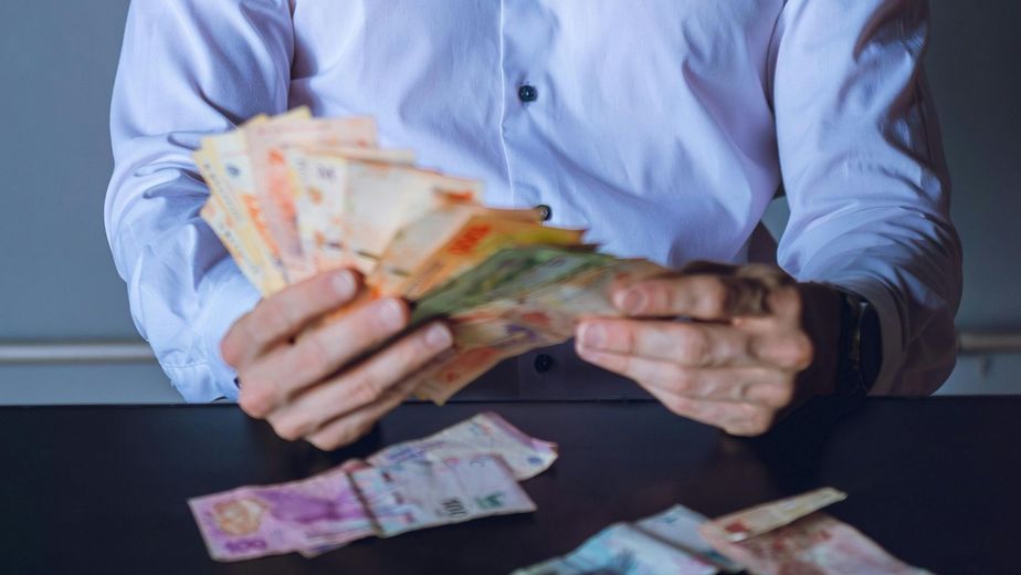 Si no tenés esta cantidad de dinero en efectivo en casa, un experto en economía advierte que podrías estar en riesgo