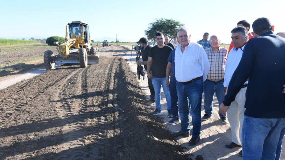 Avanzan obras viales y de alumbrado en Los Pereyra