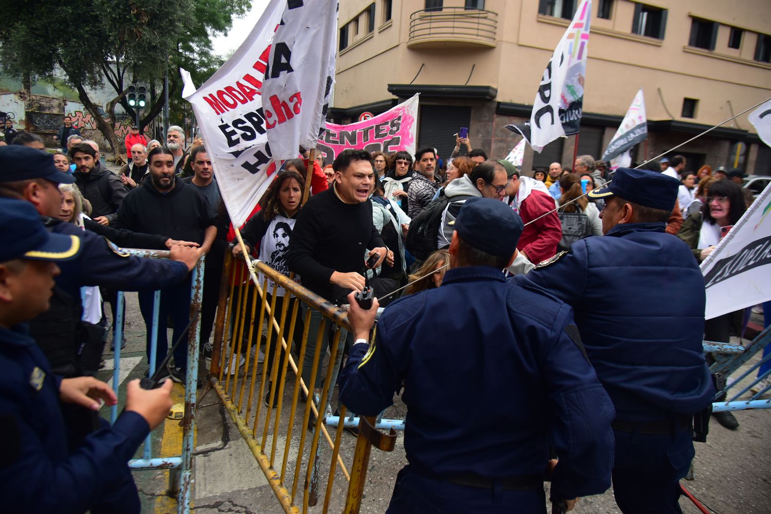 Incidentes durante una asamblea de Uepc.