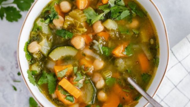 Sopa de verduras: el secreto para que salga cremosa y combatir el frío de forma saludable