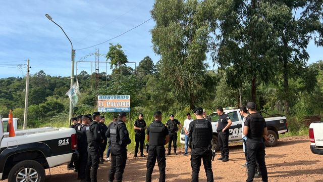 Crimen en Pozo Azul: un hombre fue asesinado a puñaladas y buscan al principal sospechoso.