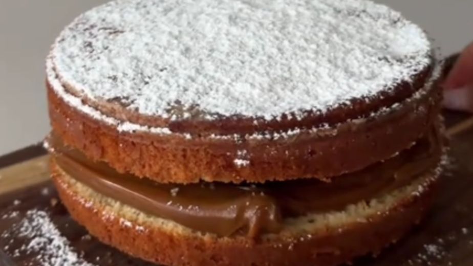 Cocina para principiantes: cómo hacer un bizcochuelo de vainilla para rellenar sin que se desarme