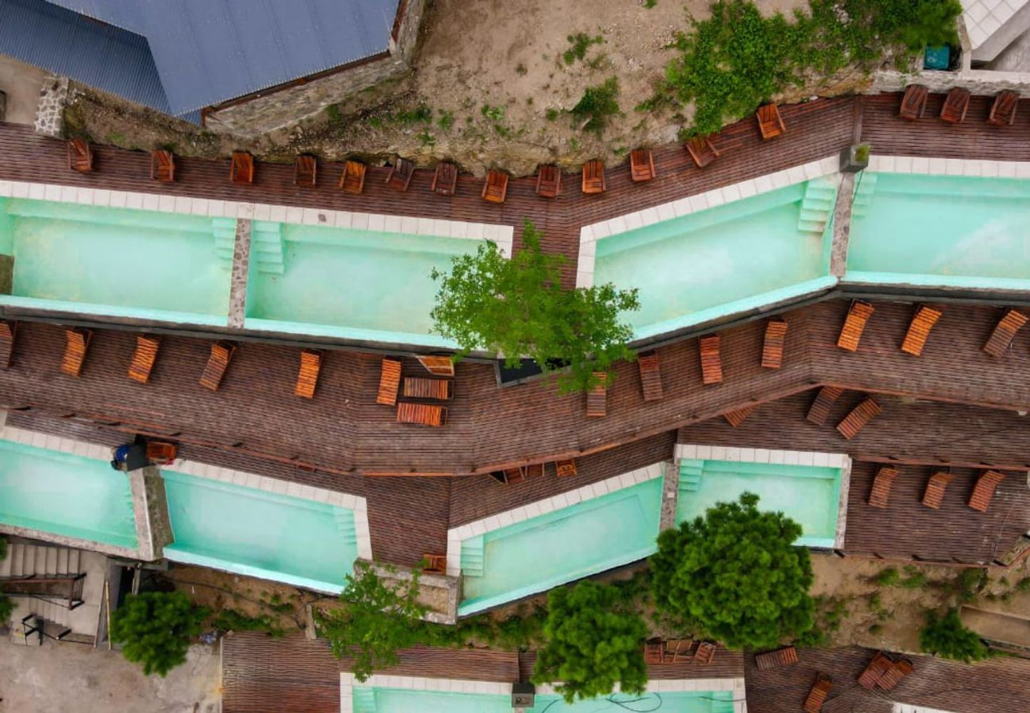 Un complejo ofrece más de 20 piletas con "aguas termales".