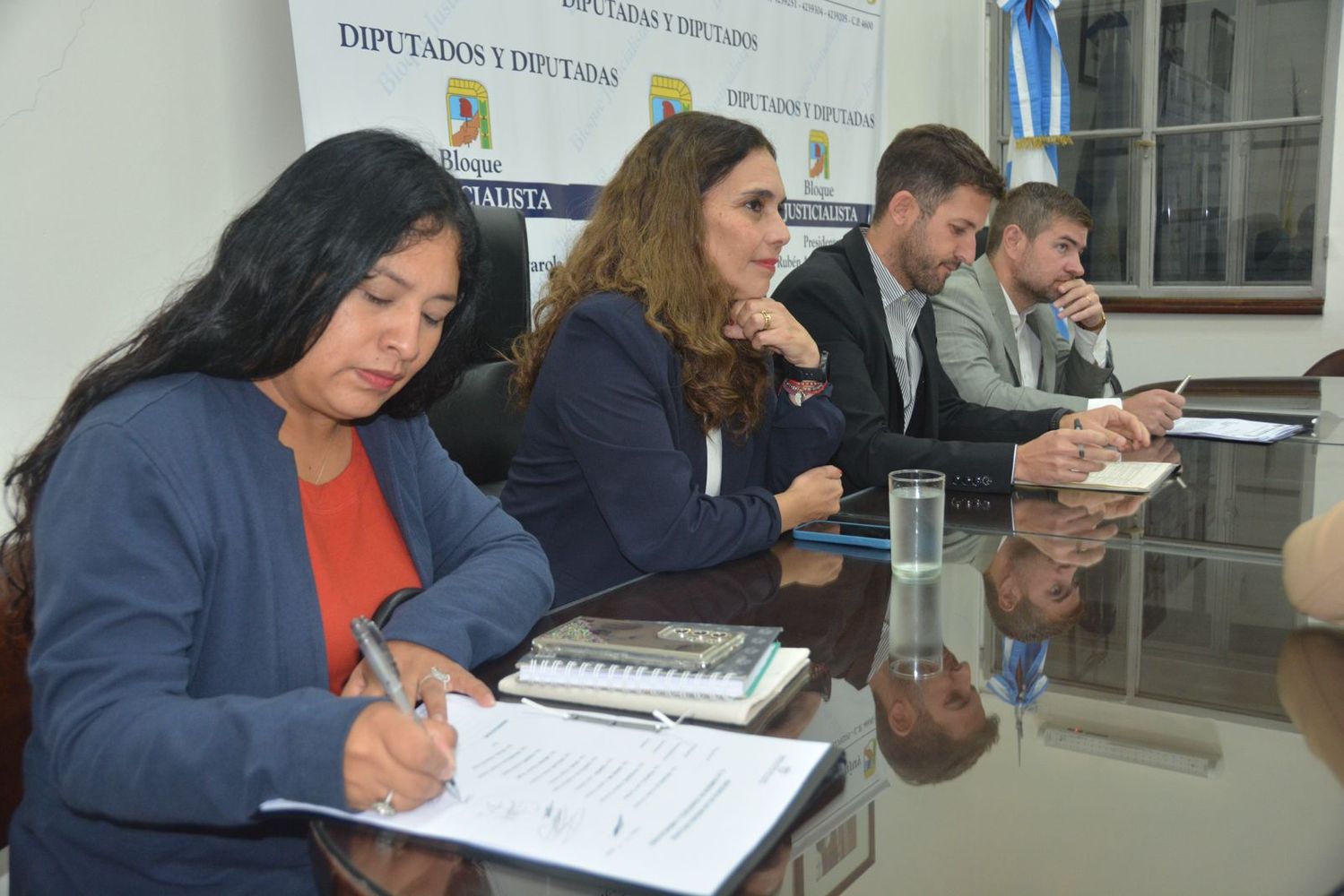 Integrantes de la comisión de Transporte y Comunicación mantuvieron una reunión con empresarios del transporte de media distancia de Jujuy, en la que se analizó la problemática que atraviesa el sector.
