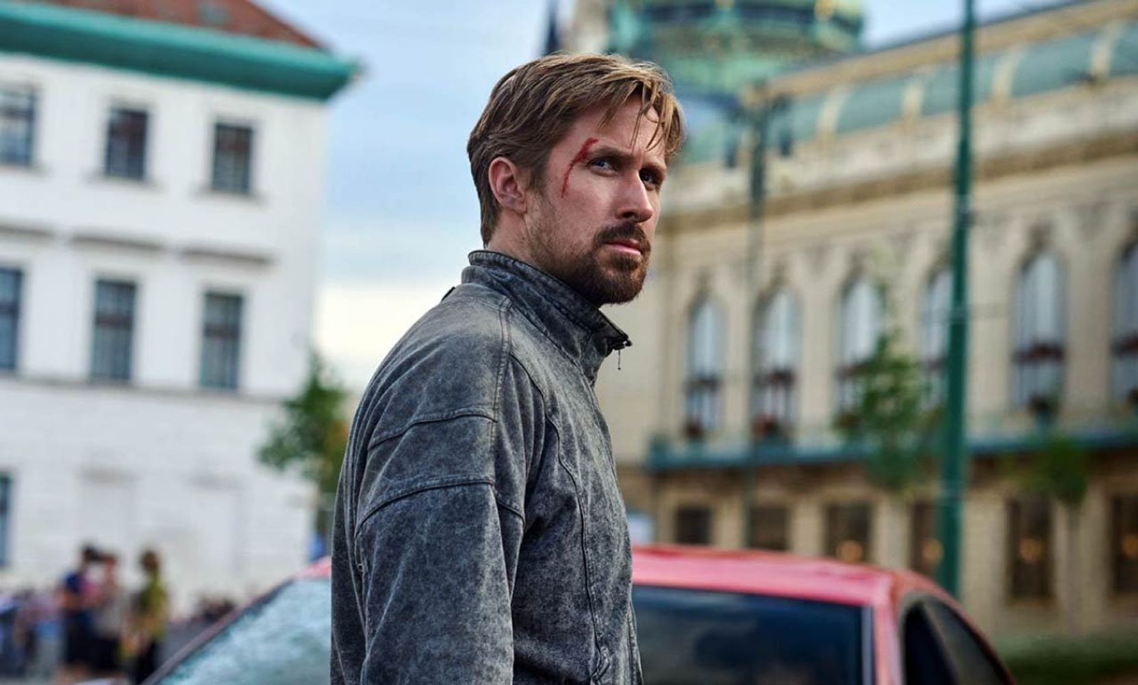 Ryan Gosling y Chris Evans protagonizan el enfrentamiento más caro y espectacular del cine de acción actual.