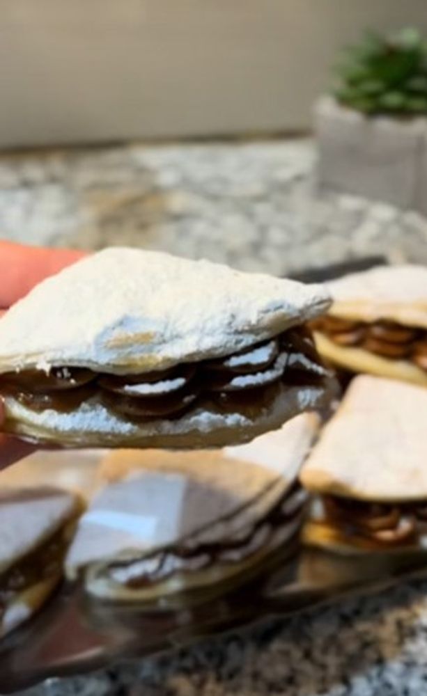 Facturas de dulce de leche con tapa de empanadas y listas en 15 minutos: la receta viral que es furor en TikTok