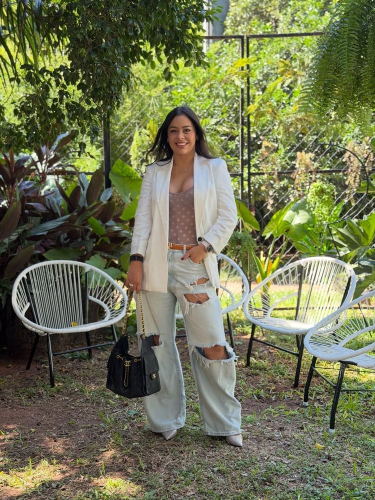 Larissa Riquelme deslumbró con un body a lunares y marcó tendencia con el denim de la temporada