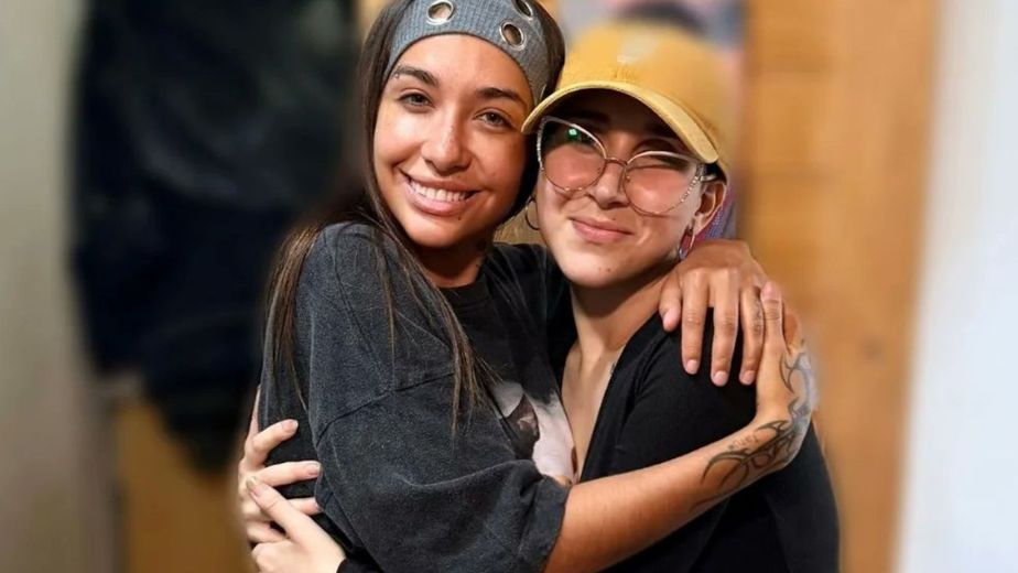 El conmovedor gesto de María Becerra: visitó de sorpresa a una fan con cáncer y le pagó el tratamiento oncológico