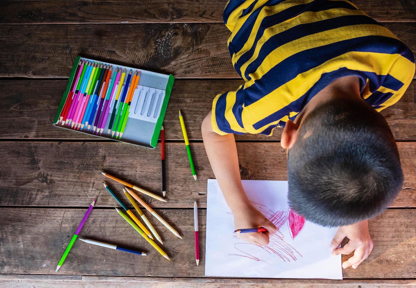 Qué dice la psicología sobre los niños que dibujan garabatos
