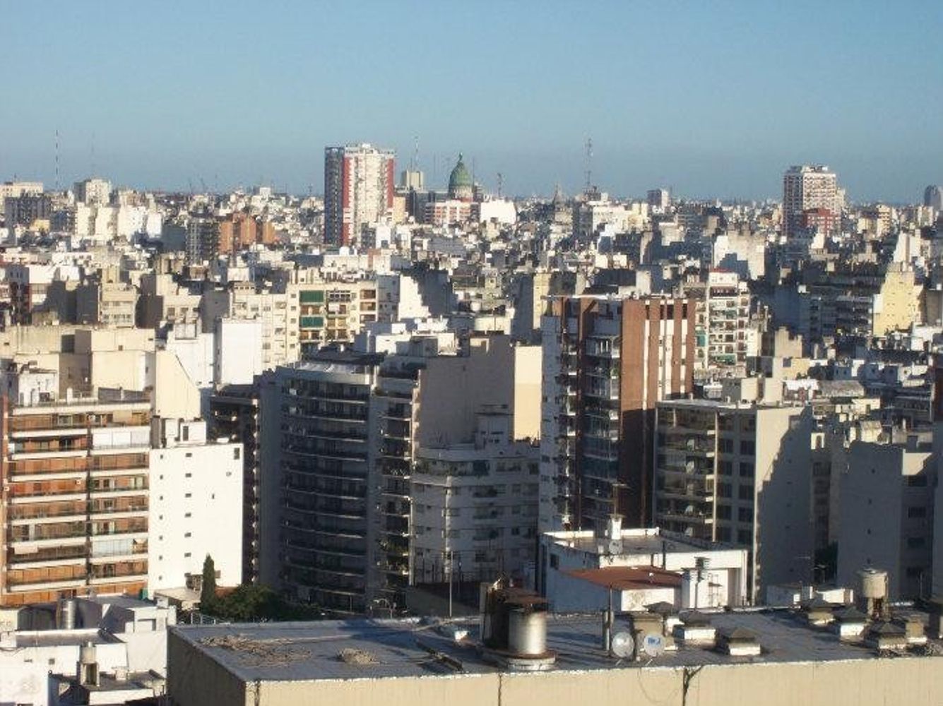 Alquilar en Buenos Aires: cuáles son los 5 barrios con mejor acceso al transporte público, según la IA.