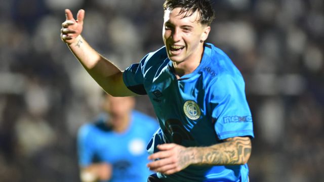 Jeremías Lucco, figura del clásico Talleres-Belgrano, con dos goles. El cuarto, golazo.