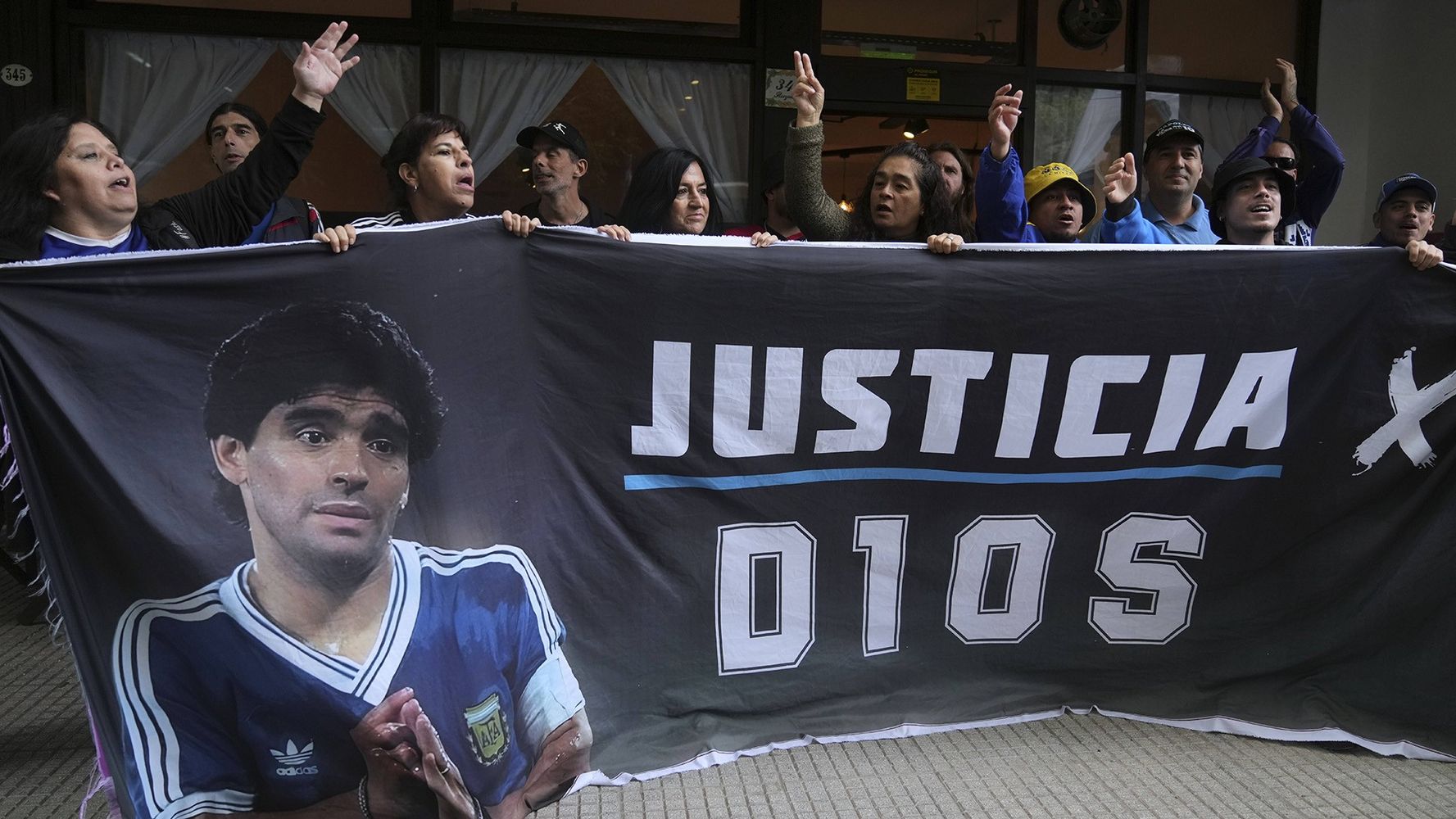 Juicio por la muerte de Diego Maradona: un abogado reveló el motivo por el que podrían imputar a sus hijos en la causa.
