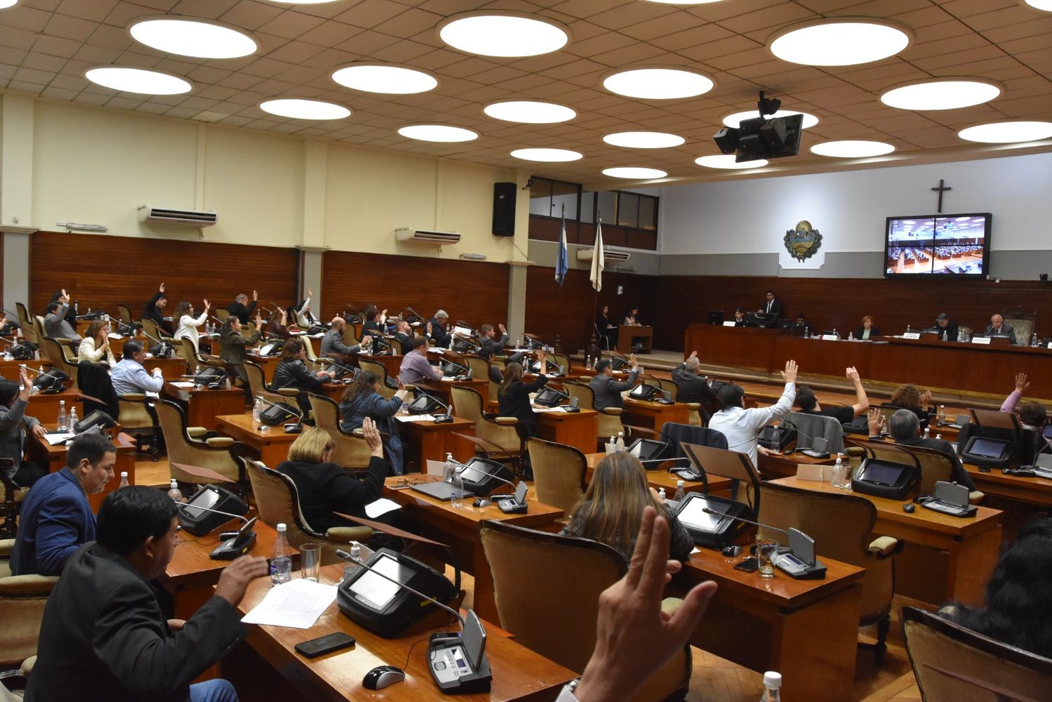 El proyecto de ley de Fomento para las Grandes Inversiones (FOGIN) enviado por el Poder Ejecutivo, fue votado favorablemente en la cuarta sesión ordinaria de la Legislatura de Jujuy.
