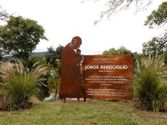 Carlos Paz homenajeó al Papa Francisco con el nuevo Camino de la Paz