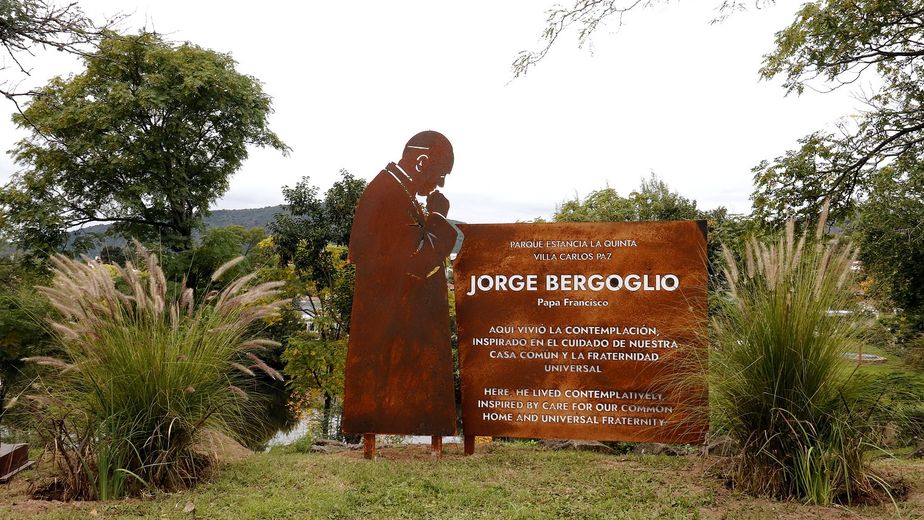 Carlos Paz homenajeó al Papa Francisco con el nuevo Camino de la Paz