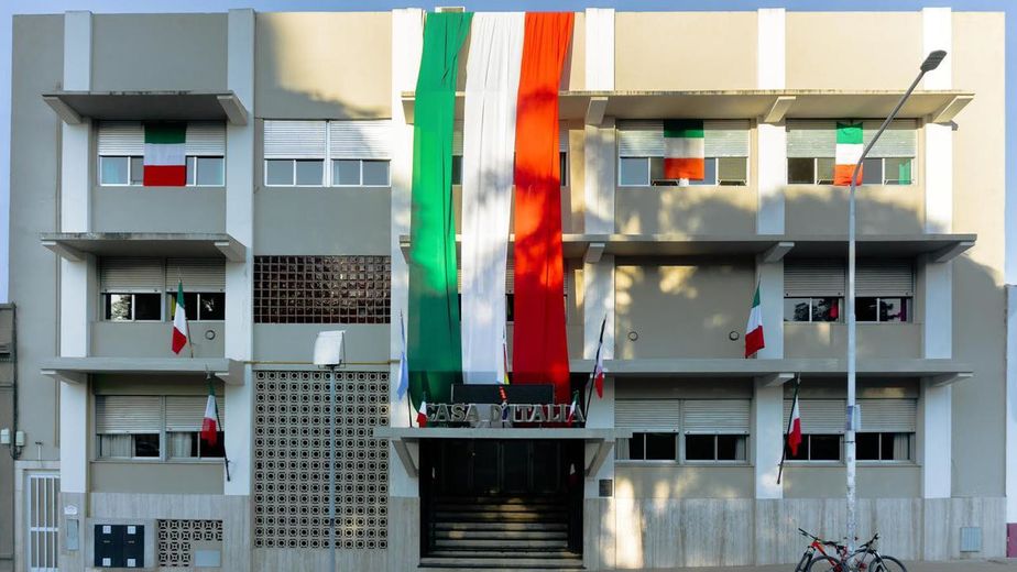 Condenaron a un colegio de Paraná por discriminar a una alumna con discapacidad y deberá permitirle viajar a Italia
